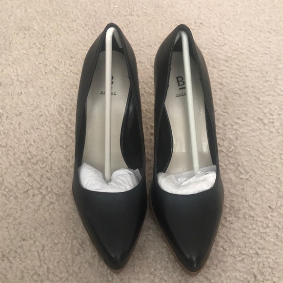 Shoes - Picture 4 of 5